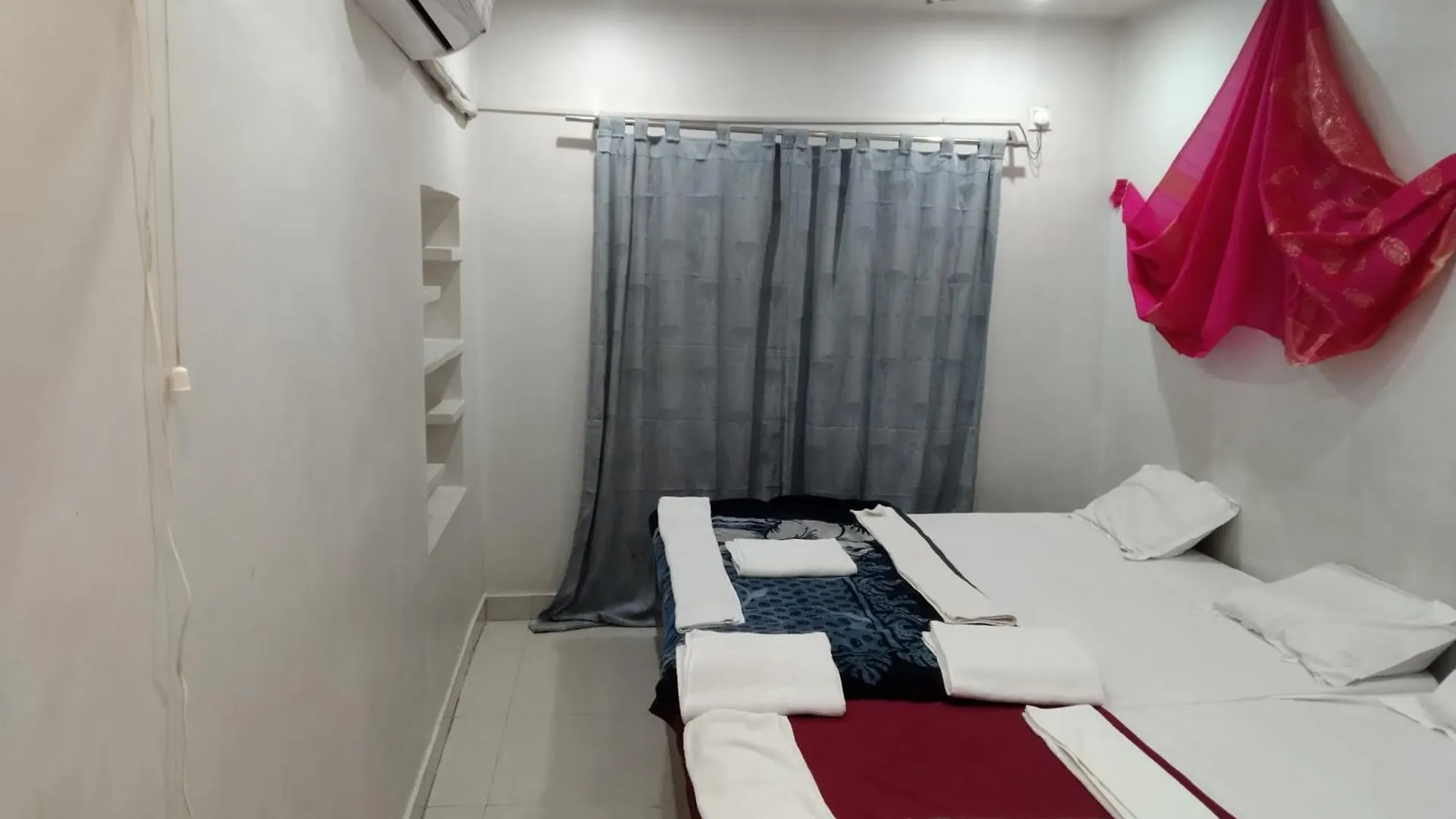 ורנאסי Butterflyi Guest House - Near Kashi Vishwanath Temple - Booking Will Be Confirmed After Advance Only