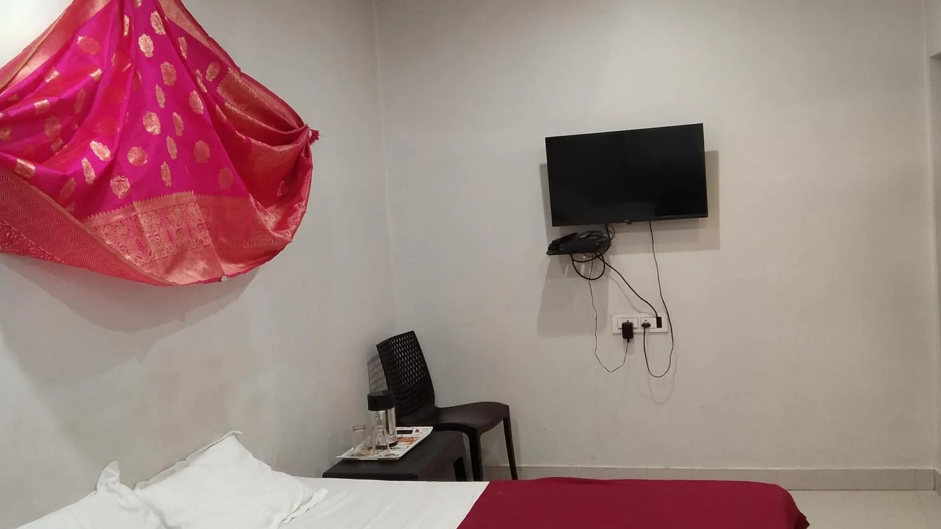 ורנאסי Butterflyi Guest House - Near Kashi Vishwanath Temple - Booking Will Be Confirmed After Advance Only