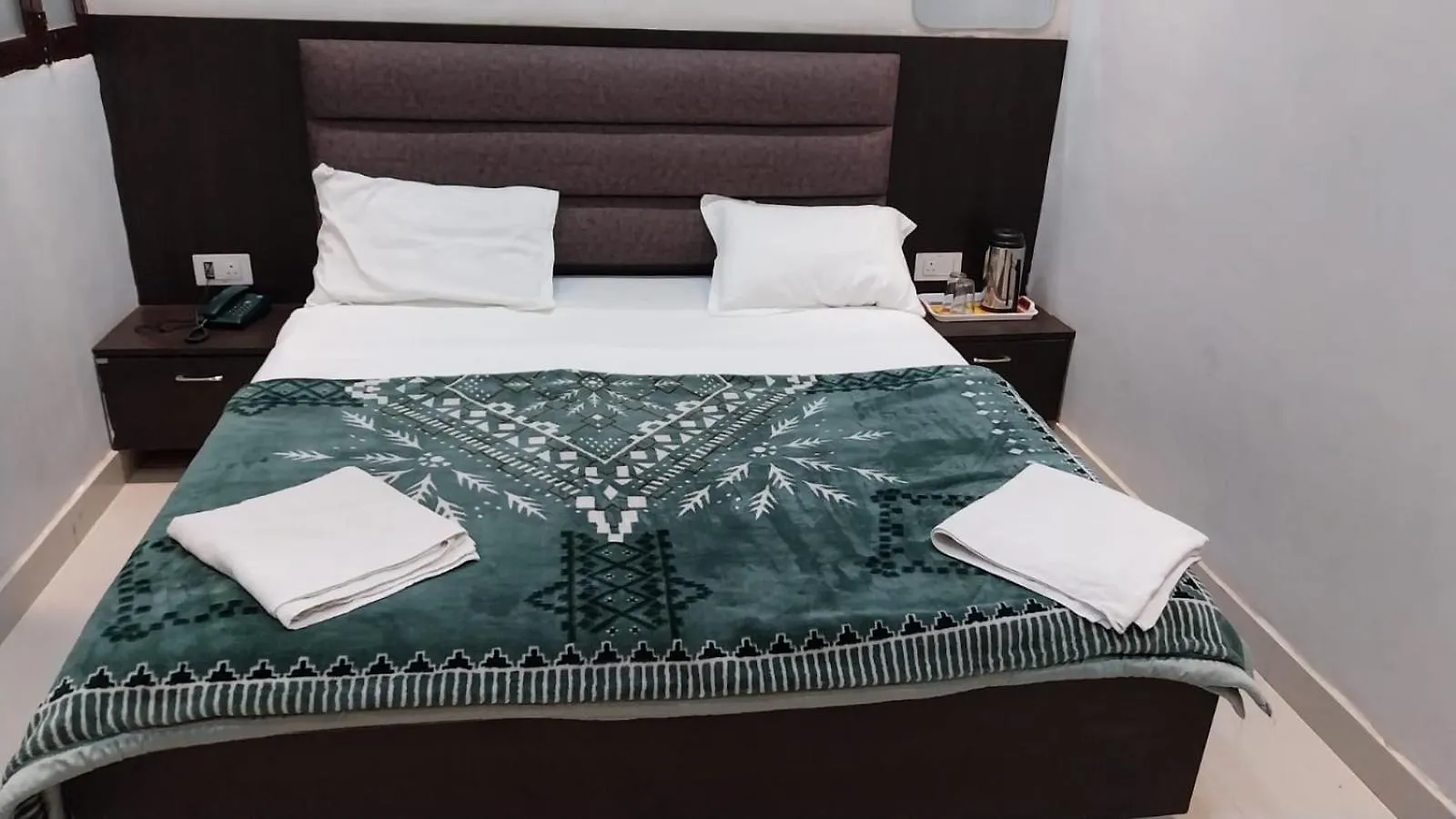 ורנאסי Butterflyi Guest House - Near Kashi Vishwanath Temple - Booking Will Be Confirmed After Advance Only