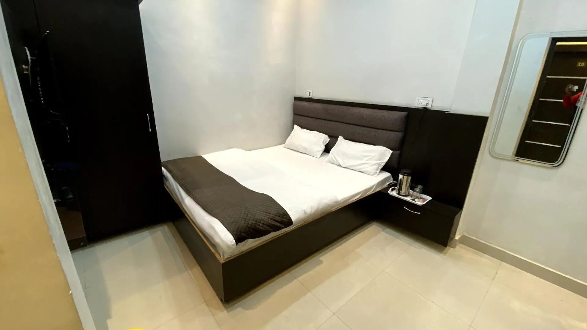 ורנאסי Butterflyi Guest House - Near Kashi Vishwanath Temple - Booking Will Be Confirmed After Advance Only