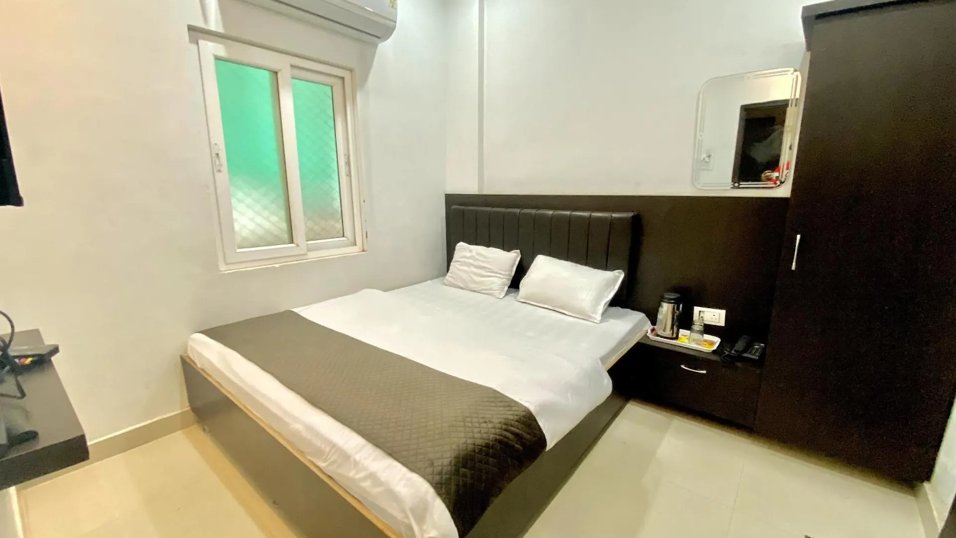 ורנאסי Butterflyi Guest House - Near Kashi Vishwanath Temple - Booking Will Be Confirmed After Advance Only 0*,  הודו